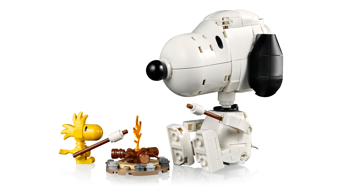 LEGO Ideas Peanuts: Snoopy's Doghouse | 21368