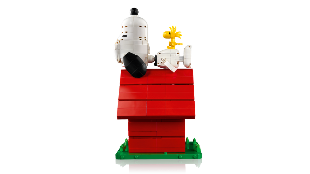 LEGO Ideas Peanuts: Snoopy's Doghouse | 21368