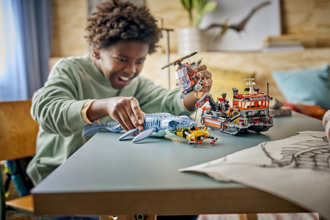 LEGO Jurassic World Mosasaurus Dinosaur Boat Attack | 77983