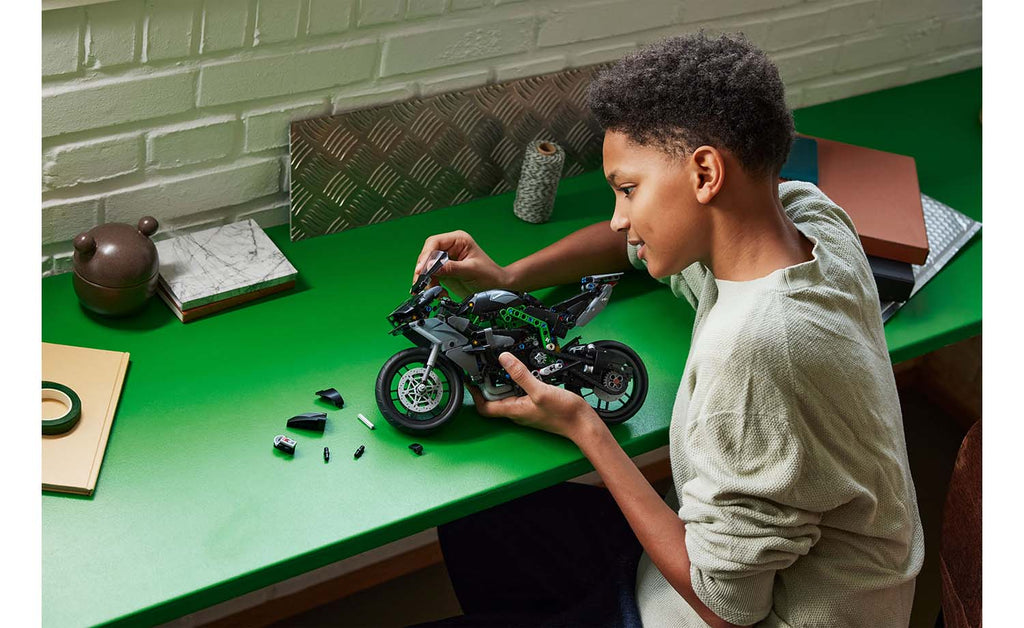 LEGO Technic Kawasaki Ninja H2R Motorcycle | 42170