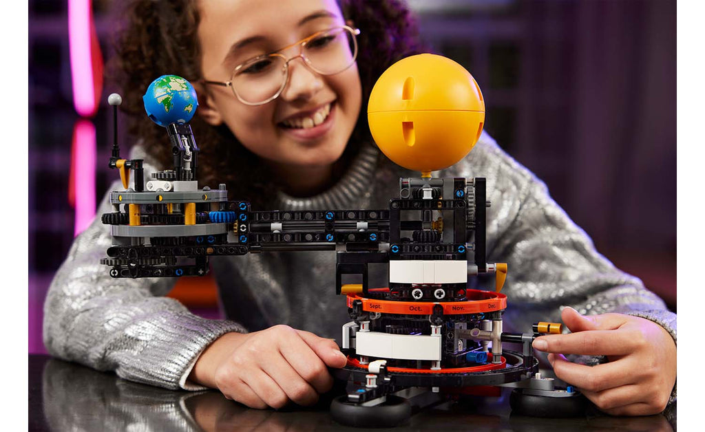 LEGO Technic Planet Earth and Moon in Orbit | 42179
