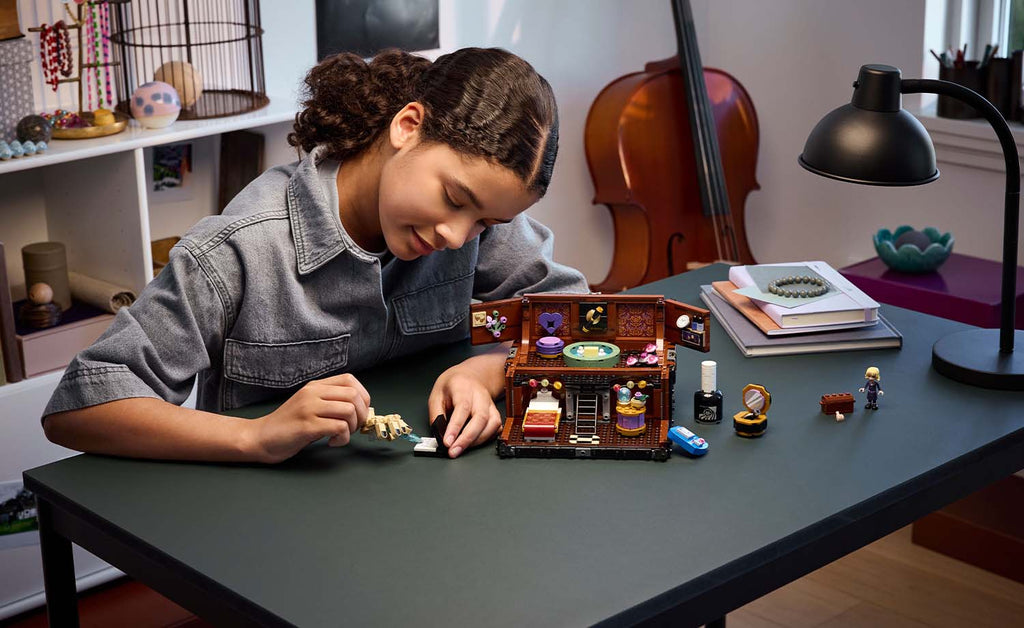 LEGO Wednesday Thing's Apartment | 76785