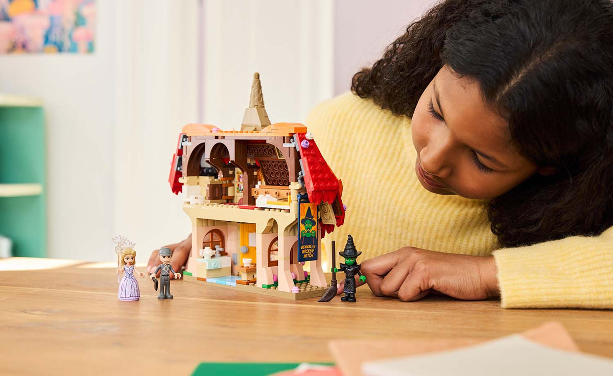 LEGO Wicked Glinda & Elphaba Visit Munchkinland | 75690